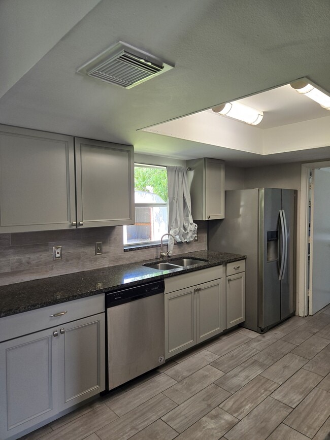 Building Photo - 108 Loredo Ln