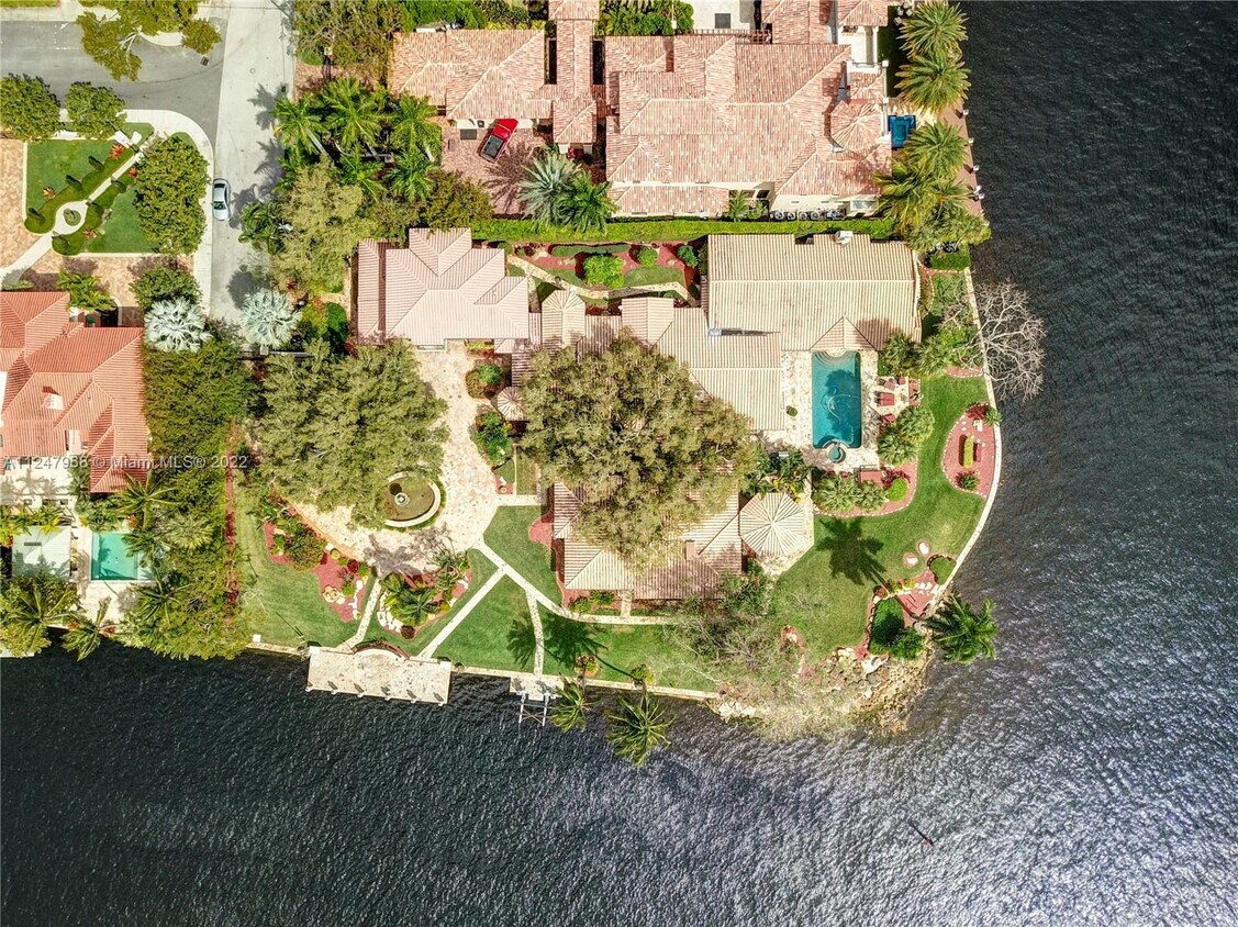 Primary Photo - 1300 Brickell Dr