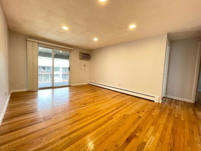 Foto del edificio - 8 Woodcrest Ct