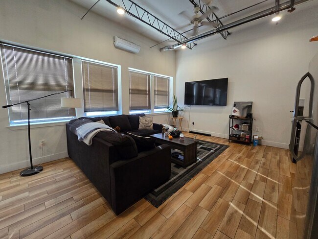 Foto del edificio - Large 1 bedroom newly renovated apartment