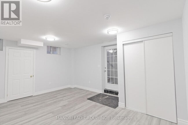 Building Photo - 17 Raithby Cres