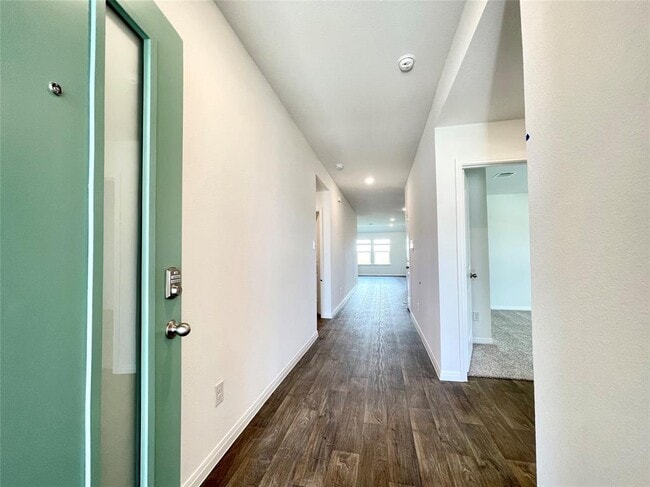 Building Photo - 590 Gladiola Lp