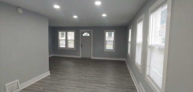 Building Photo - 1647 S 59th St