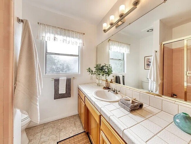 Building Photo - 10746 Cranks Rd