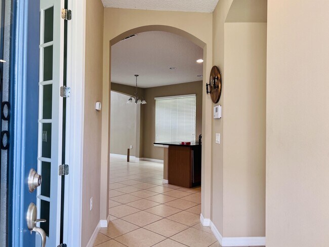 Foto del edificio - 537 Red Rose Ln