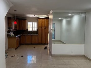 Building Photo - 1786 W Greenleaf Ave