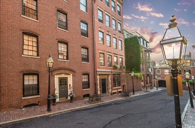 Building Photo - 130 Myrtle St