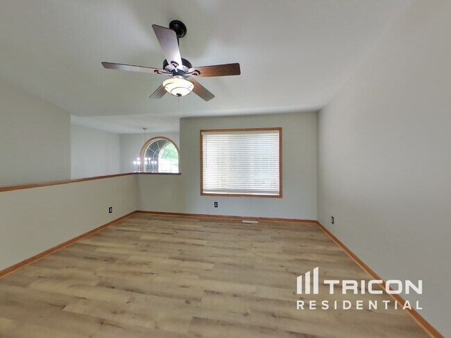 Foto del edificio - 6393 Wildwood Way