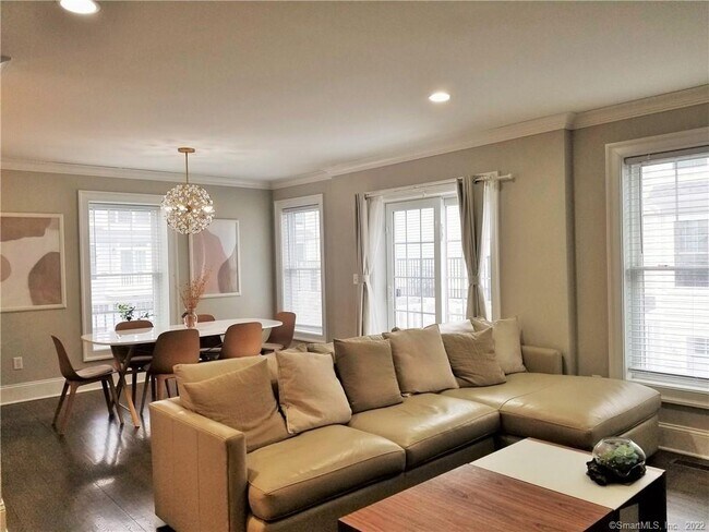 Foto del edificio - 115 Colonial Rd