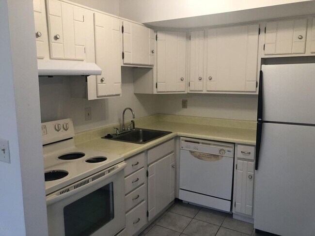 Building Photo - 3433 Kenbrooke Ct