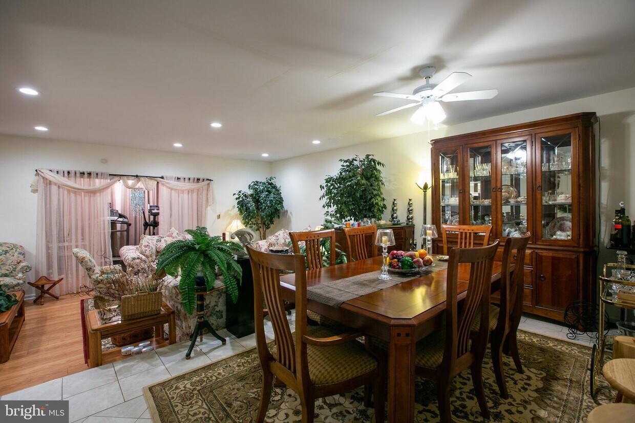 Primary Photo - 13 Drewes Ct