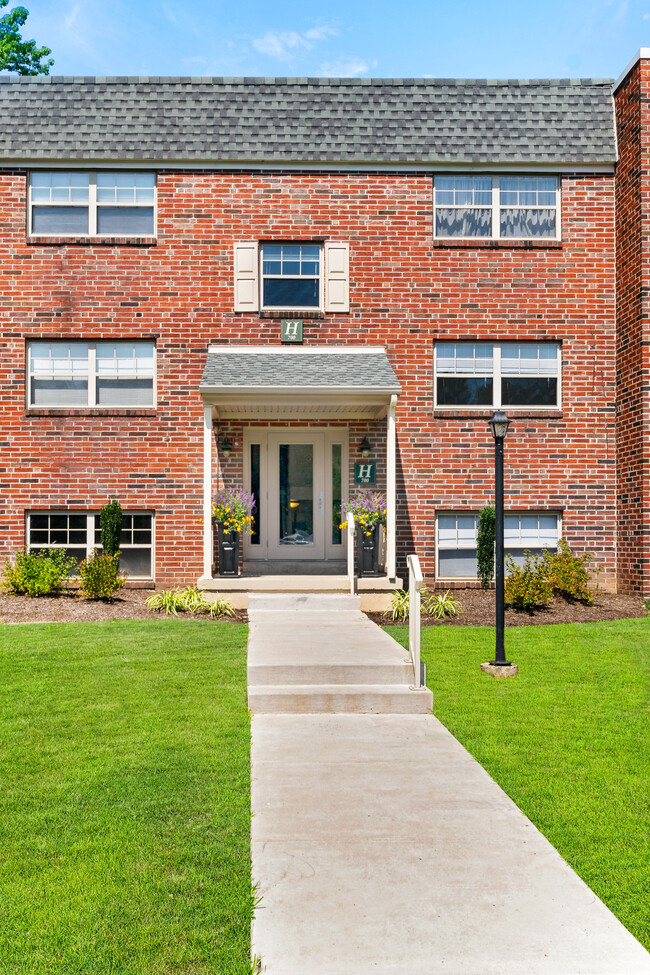 Building Photo - Font Hill Apartments