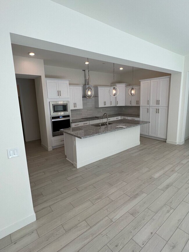 Foto del edificio - Executive Single-Story 4-Bedroom Rental with $50K+ Upgrades & Indoor-Outdoor Living in Chandler, AZ