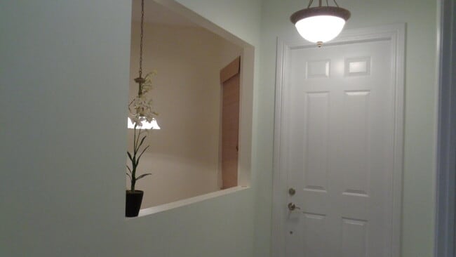 Building Photo - 1825 Bridgepointe Cir