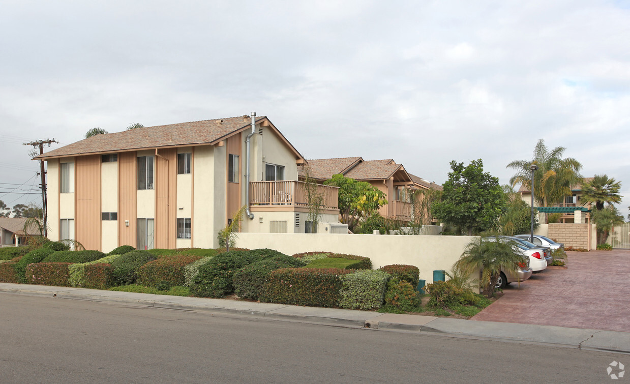 Foto del edificio - The Pines Apartments