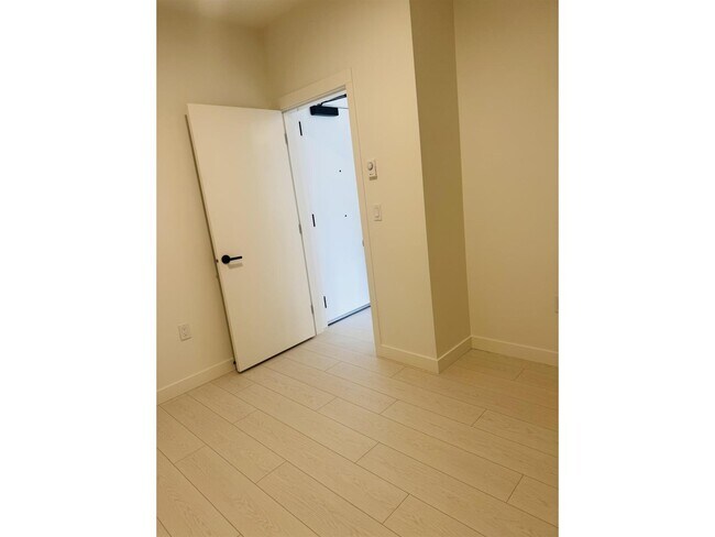 Building Photo - 10488-1138A 138a St