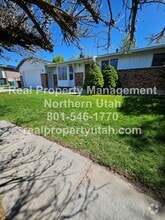 Building Photo - 1096 N Sunflower Cir