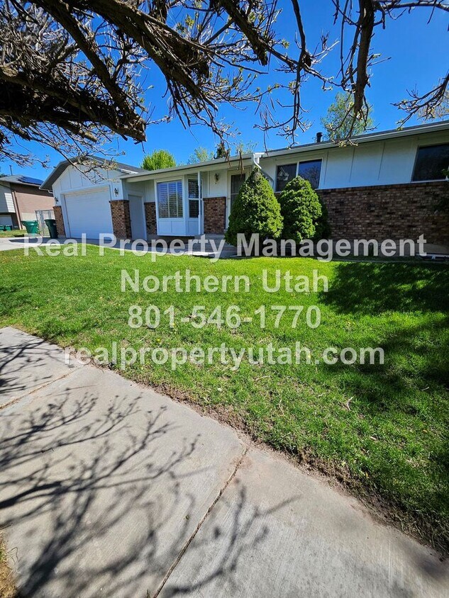 Primary Photo - Lovely 5 Bedroom Home Now Available in Layton