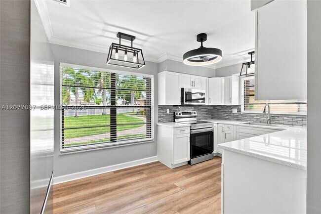 Foto del edificio - 646 SE 12th Ct