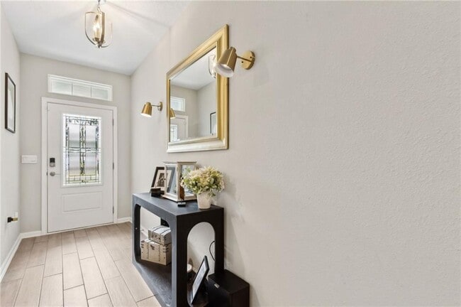 Building Photo - 300 Chinquapin Dr