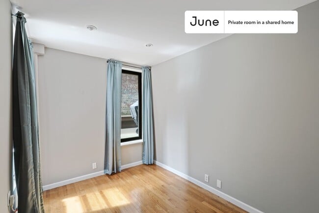 Building Photo - Room in Shared 3 bed/1 bath home