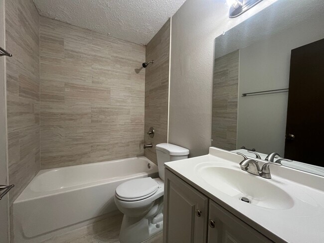 Foto del edificio - 2 bed/2 bath in Lakeland!