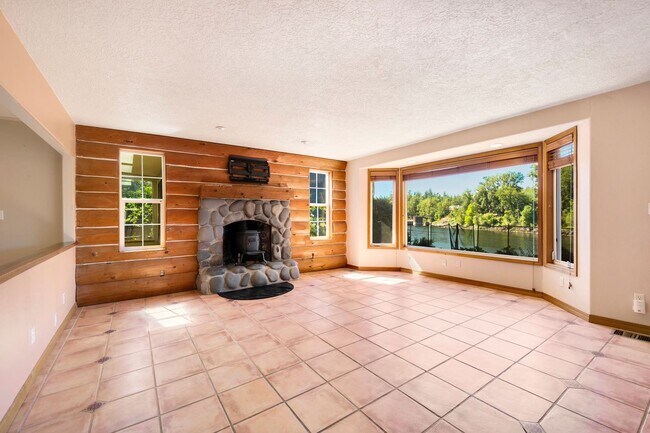 Foto del edificio - 14239 SE Fairoaks Ln