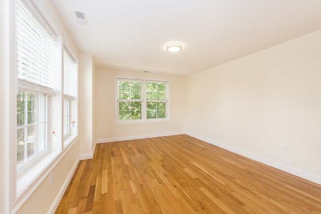 Building Photo - 27 1st St