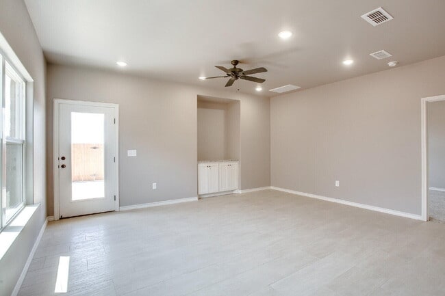 Building Photo - 1505 Avenue O