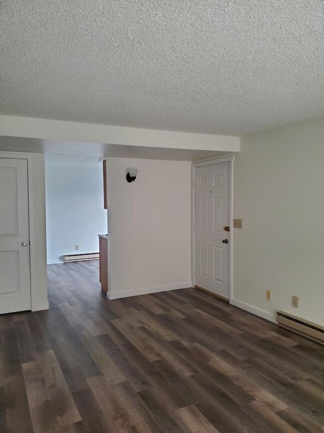 Building Photo - 1047 W Rose Ave