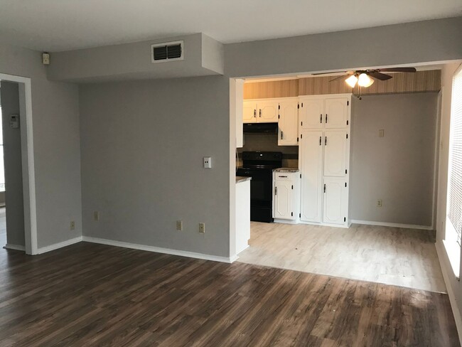 Building Photo - *NEW PRICE*MUST SEE*CUTE CUTE CUTE!!