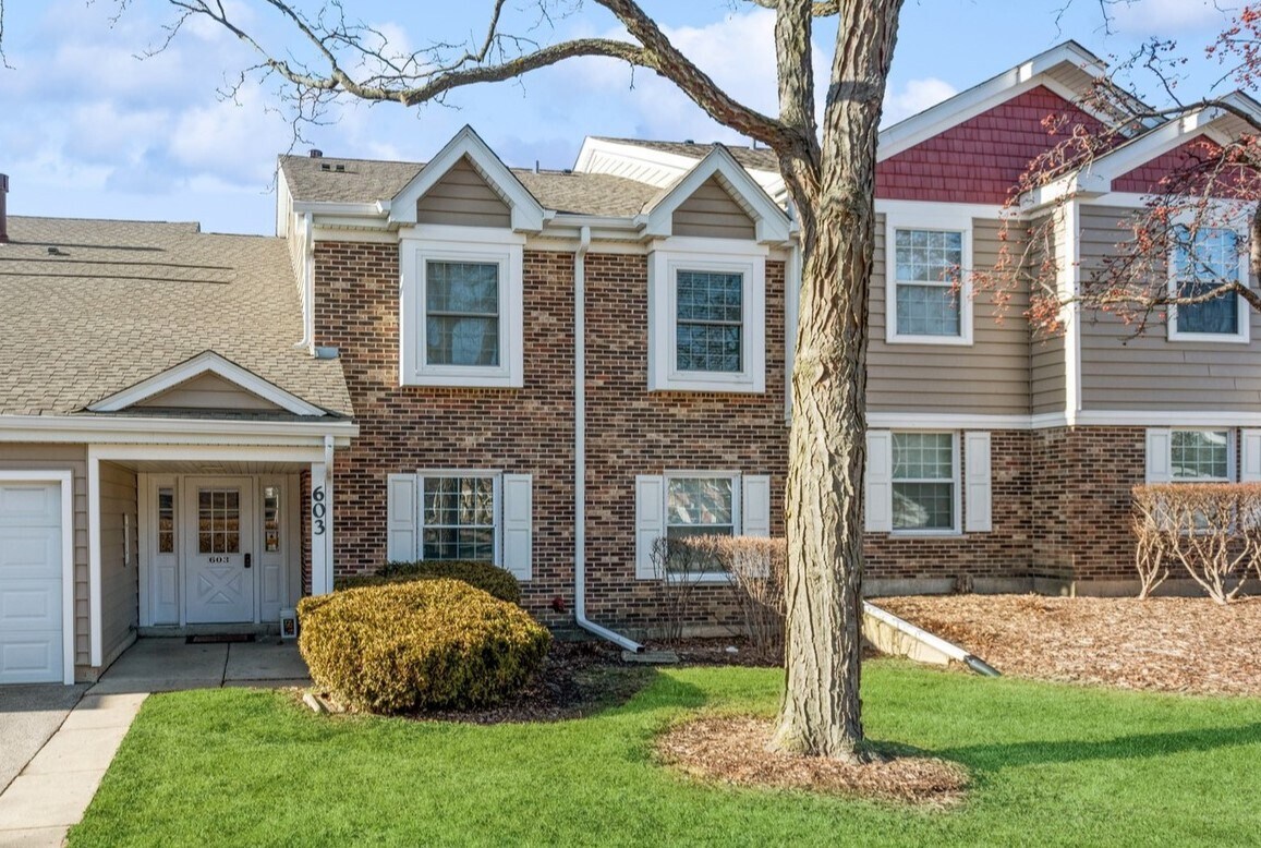 603 Berkley Ct Unit W2, Schaumburg, IL 60194 Condo for Rent in
