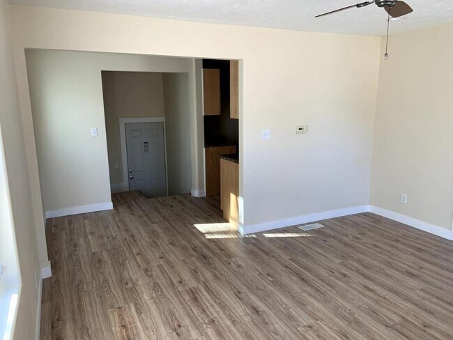 Building Photo - 522 S 28th Street