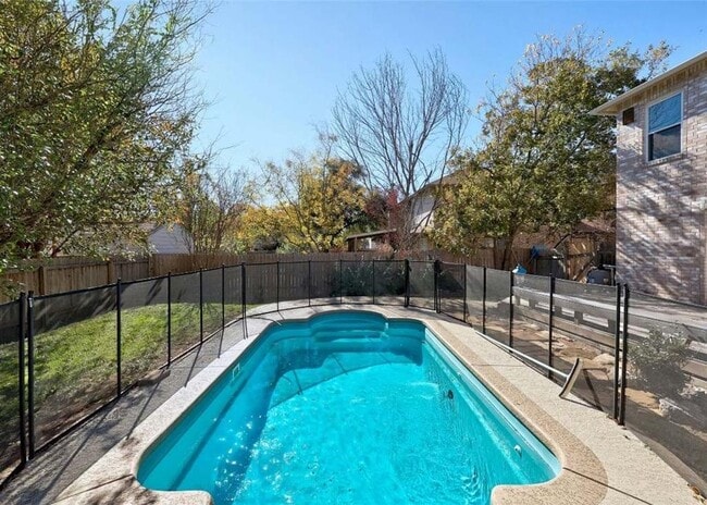Building Photo - 2114 Milan Dr
