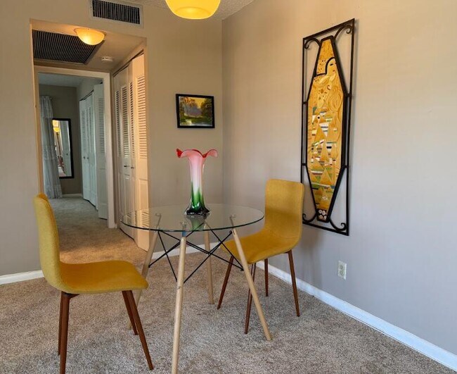 Building Photo - 226 Windsor J