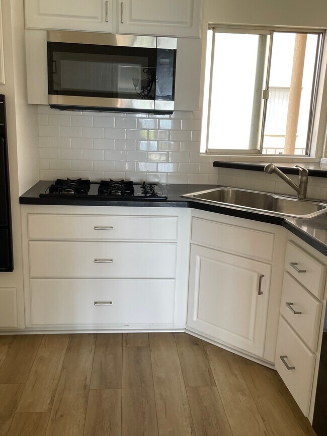Building Photo - 2115 La Canada Crest Dr