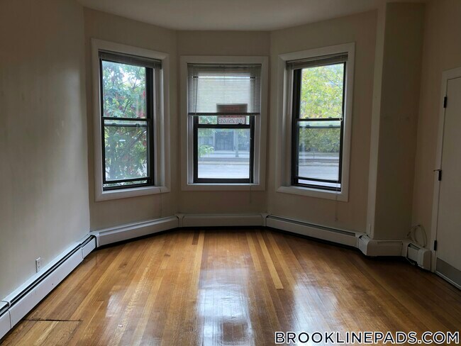 Foto del edificio - 1728 Beacon St
