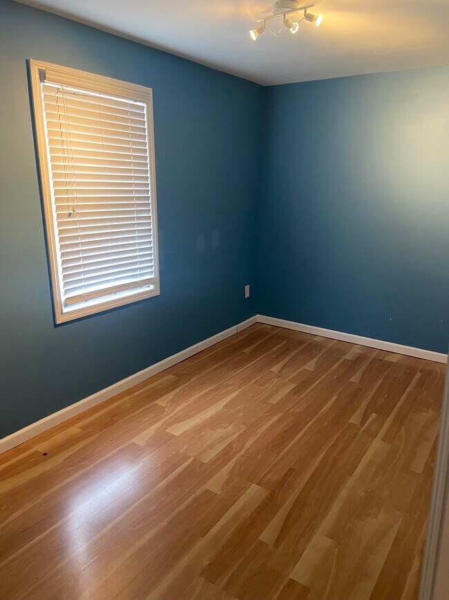 Bedroom 2 - 371 Lakeland Ave