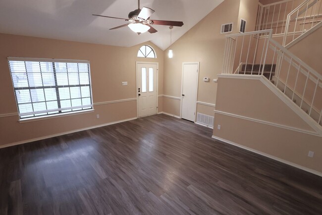 Building Photo - Amazing home, incredible location!