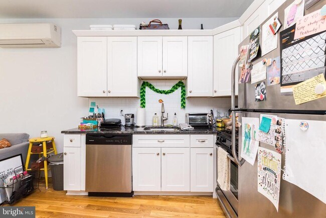 Foto del edificio - 2427 Frankford Ave