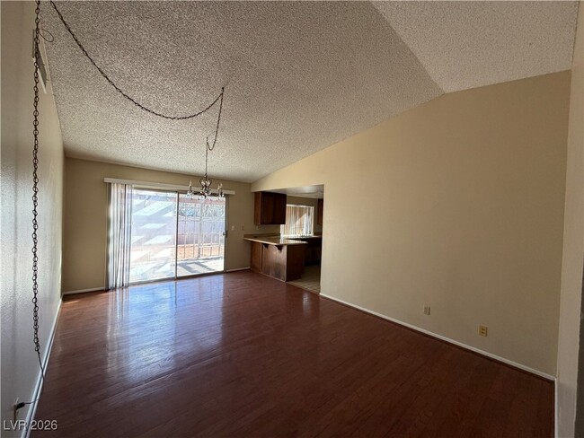 Building Photo - 1560 Elaine Dr