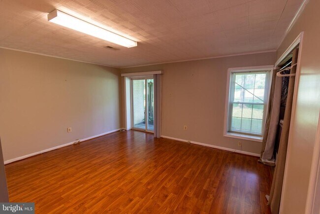 Foto del edificio - 4663 Columbia Rd