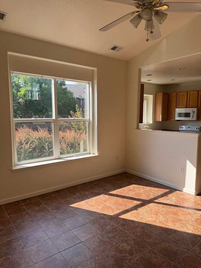 Building Photo - 6827 Autumn Ridge Dr