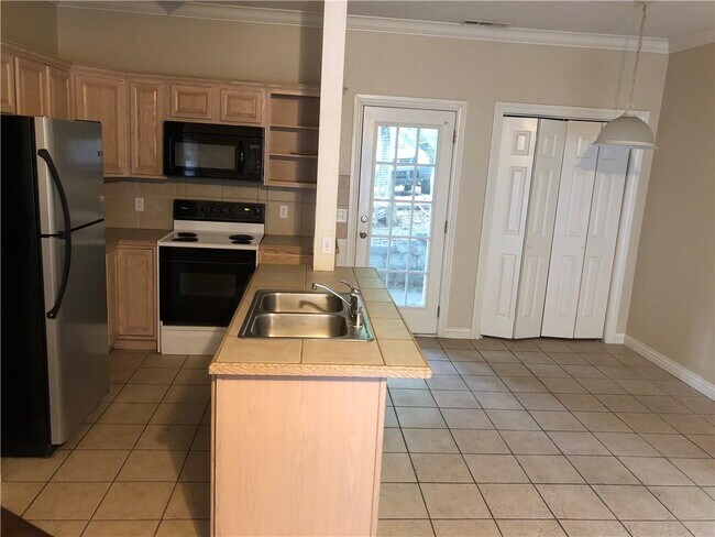 Building Photo - 230 N Olive Ave