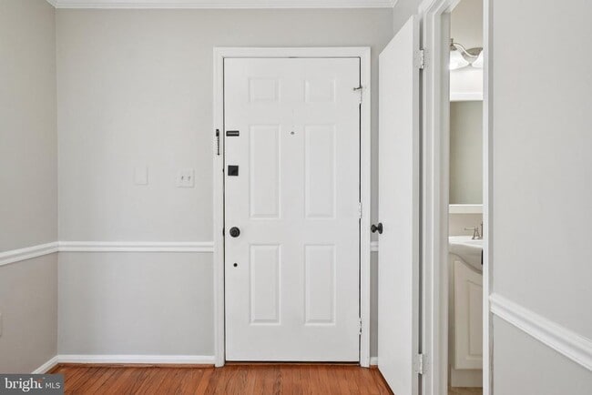 Foto del edificio - 10228 Roberts Common Ln