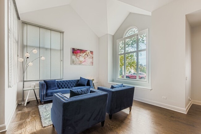 Building Photo - 53 Falcon Pl