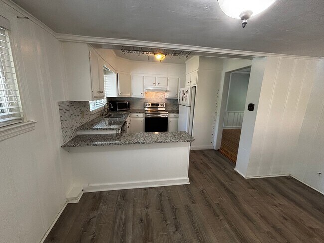 Building Photo - Lochhaven Home