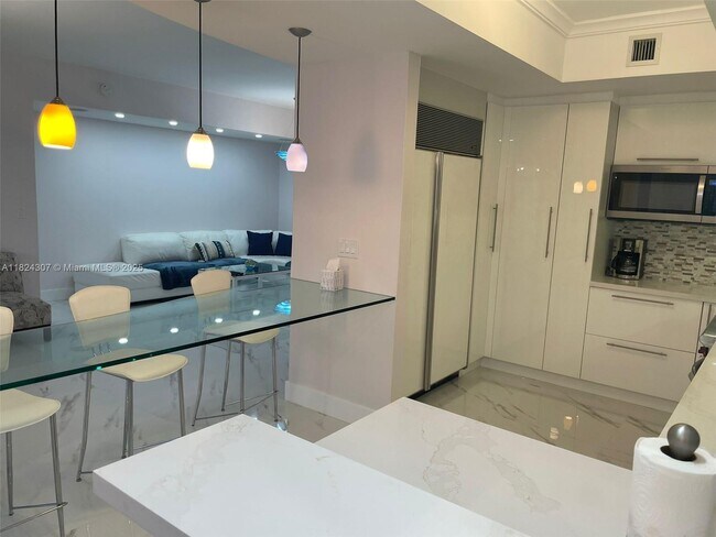 Foto del edificio - 17875 Collins Ave
