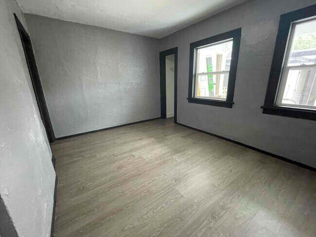 Building Photo - 1521 Genevieve St