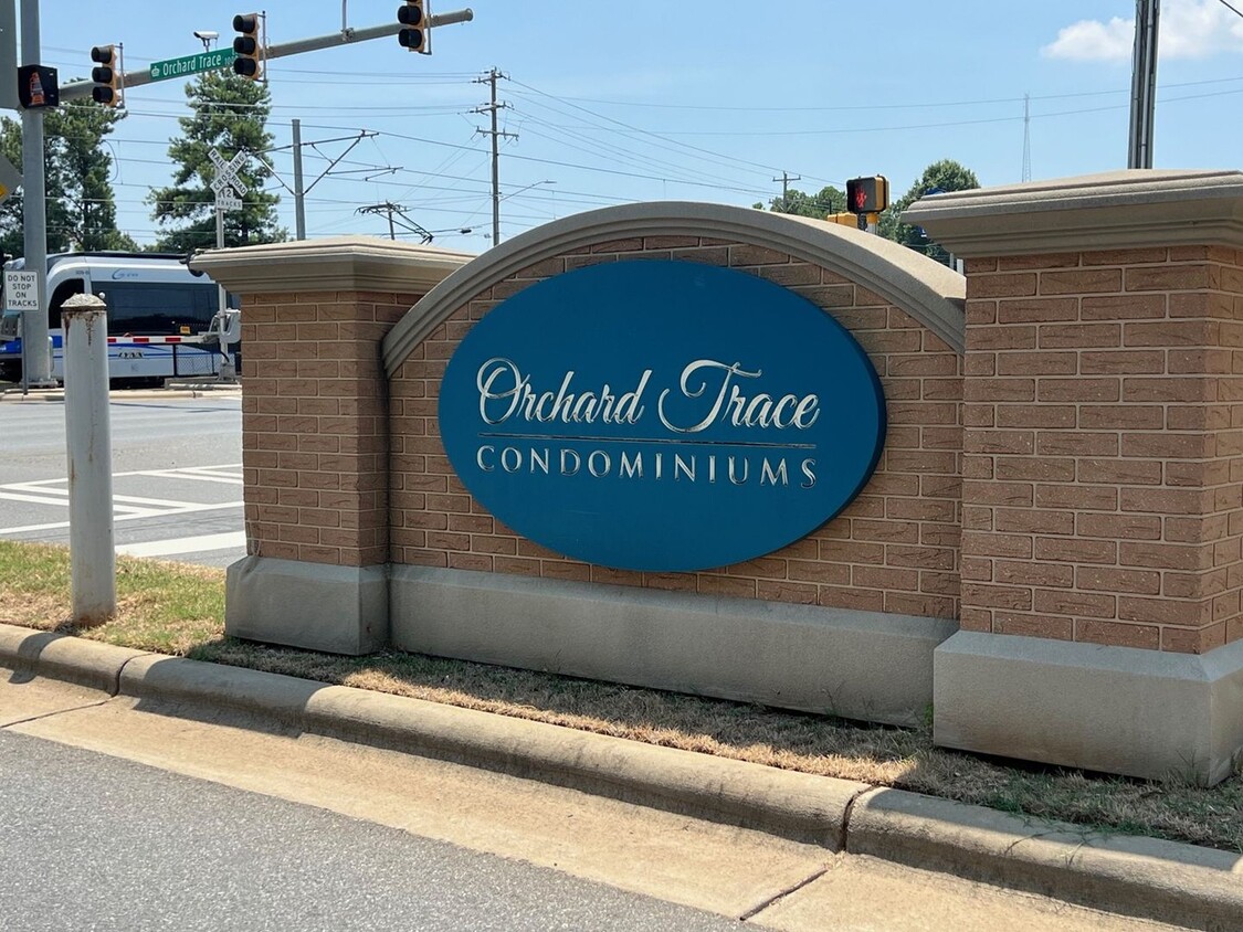Spacious One Bedroom Available. Close to ... - Spacious One Bedroom Available.  Close to ...